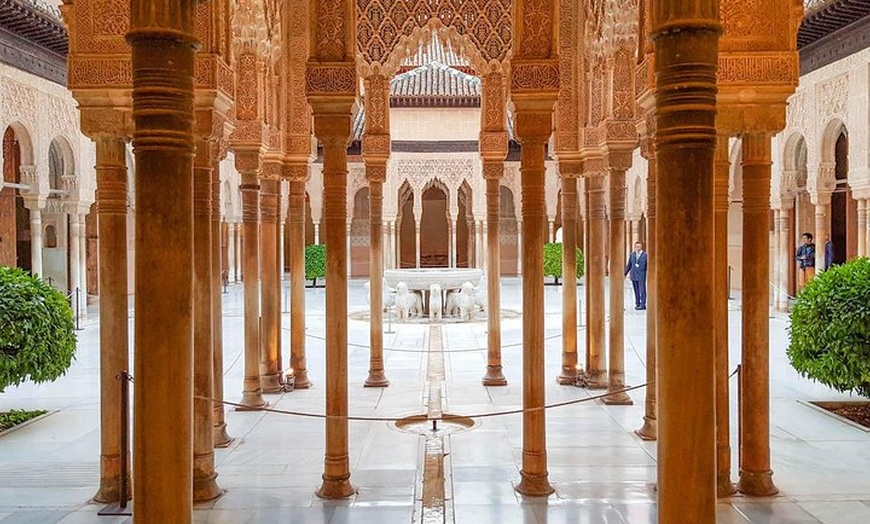 Image 12: Excursión combinada exclusiva de Granada: visita guiada Alhambra + ...