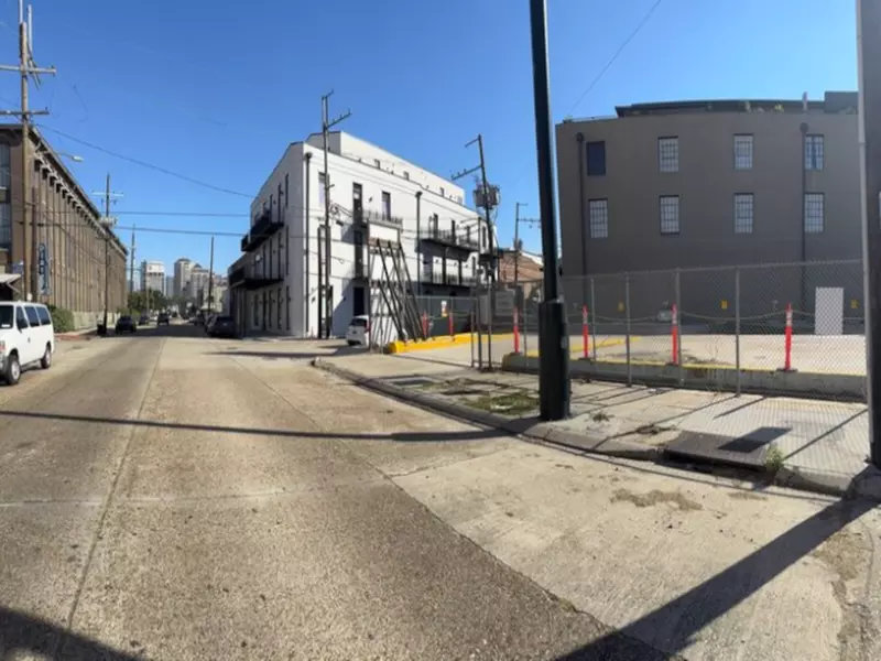 Parking at 1100 Annunciation St. Lot - P0198
