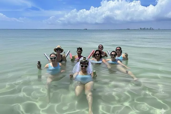 Miami Boat Tour –Day and Night Cruises with Champagne