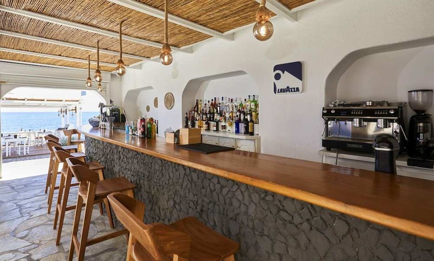 Image 8: ✈ SANTORIN | Kamari - Hotel Sunshine Santorini 3* - Bord de mer