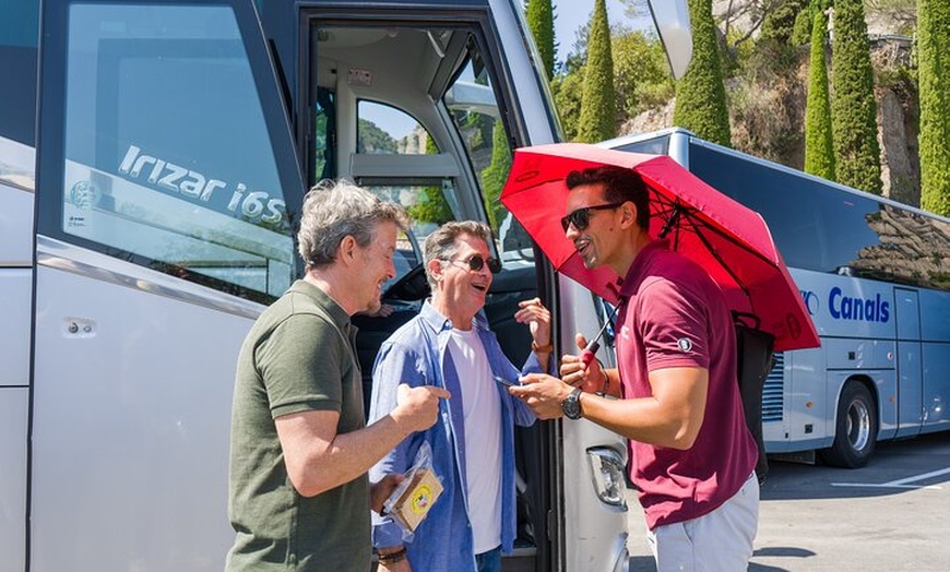 Image 9: Explore Montserrat y La Sagrada Familia en un día