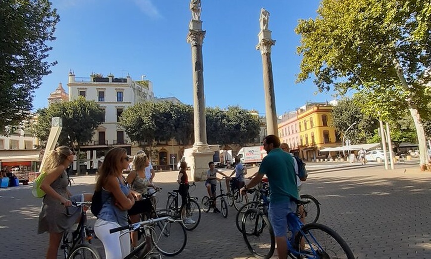 Image 6: Recorrido en bicicleta por Sevilla con alquiler de bicicleta de día...