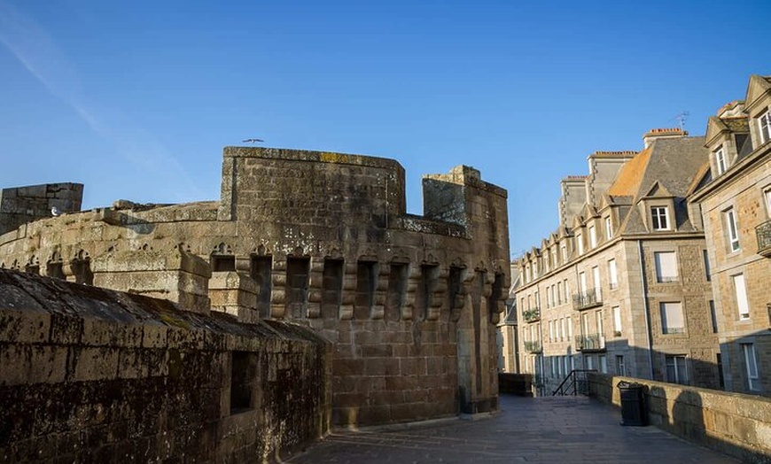Image 5: Bonjour Saint-Malo : Promenade privée de 2 heures en ville avec gui...