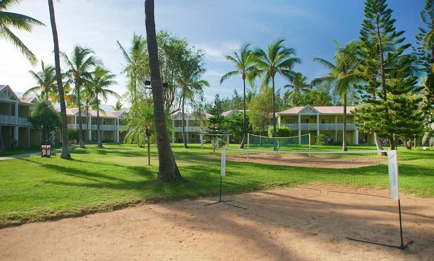 Image 7: ✈ LA RÉUNION | St Gilles - Hôtel Le Récif 3* - Piscine extérieure