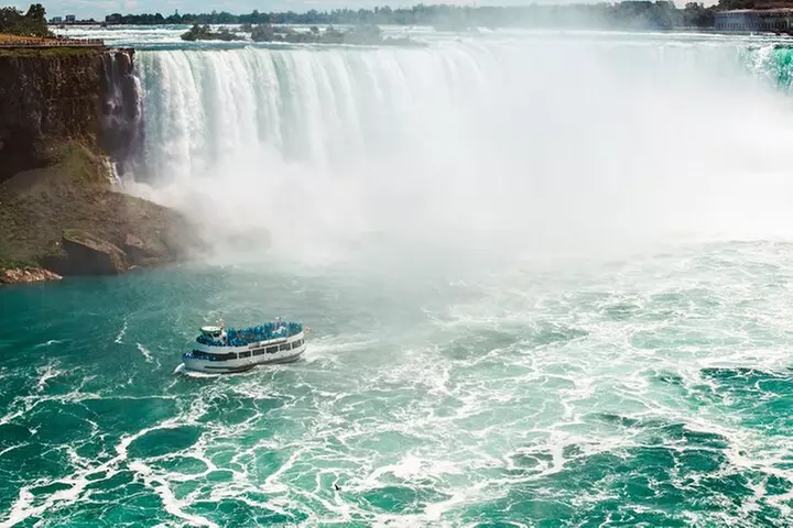 Niagara Falls Day Trip by Air from New York City