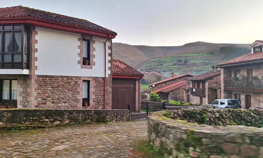 Image 2: Tour Barcena Mayor y Carmona desde Santander Grupos Reducidos