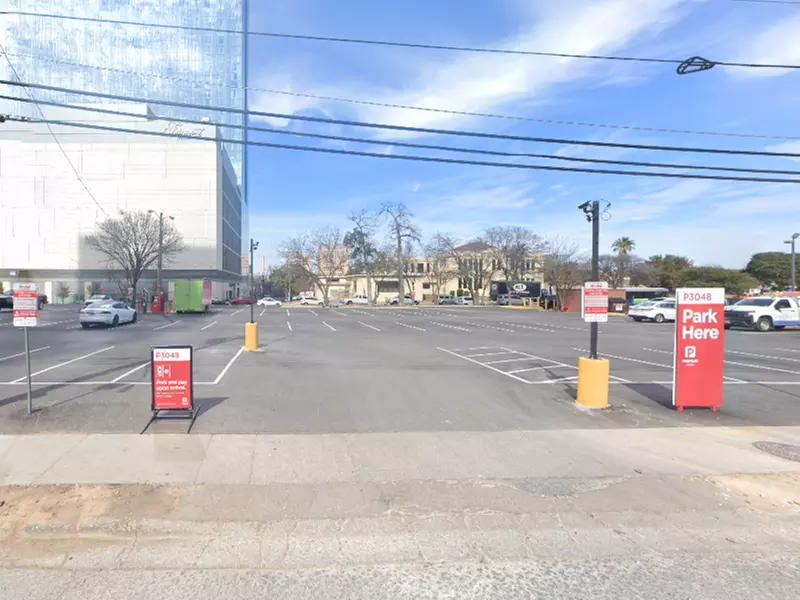 Parking at 604 Driskill St. Lot - P3048