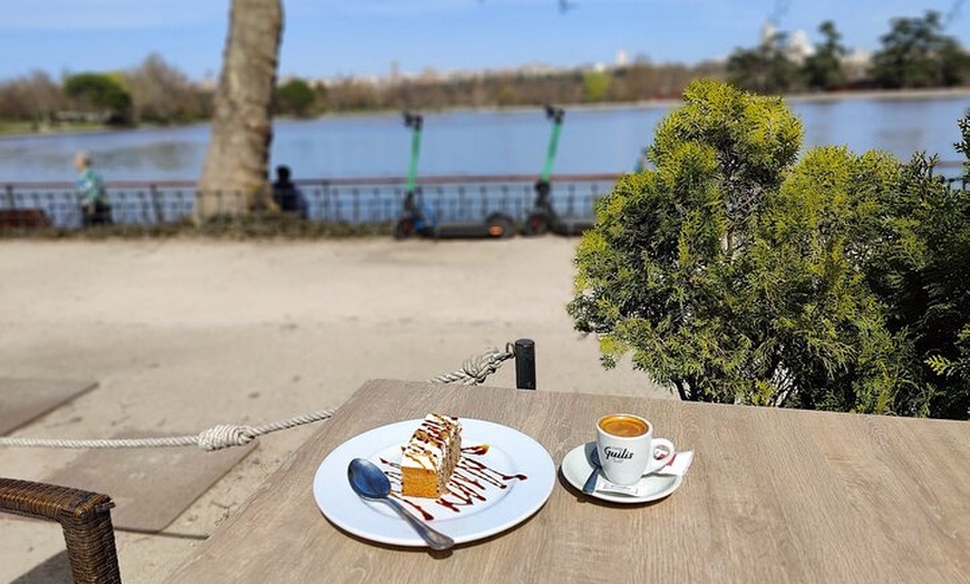 Image 1: Paseo en bicicleta eléctrica y desayuno junto al lago en Casa de Campo
