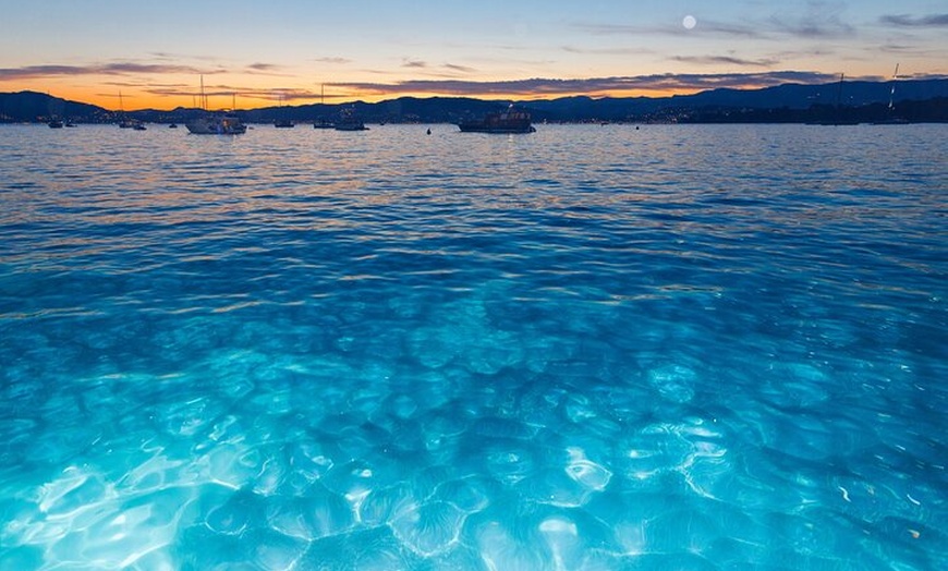 Image 1: Coucher de soleil privé Évasion de Cannes à l'île de Lerins Chill a...