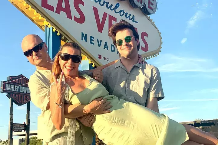 Get Married at the Fabulous Las Vegas Sign + Photos