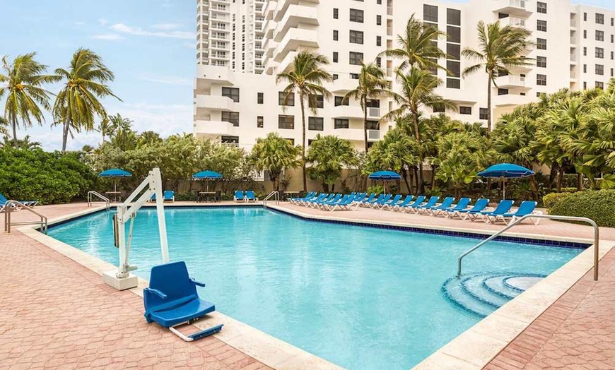 Image 2: ✈ FLORIDE | Miami - Holiday Inn Miami Beach-Oceanfront by IHG 3* - ...