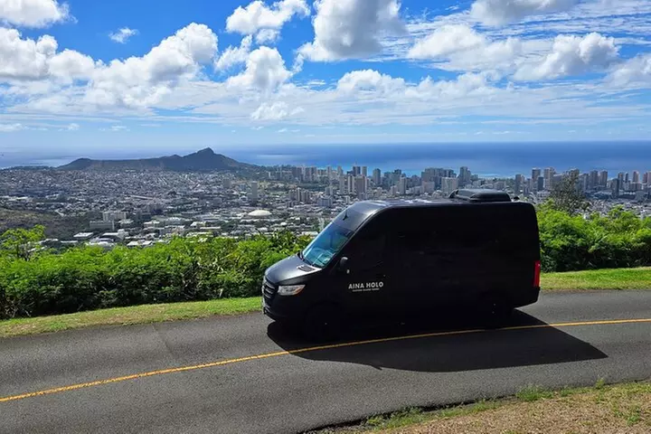 Waikiki Honolulu Private Airport Transfer Up to 10 Guests - Primary Image