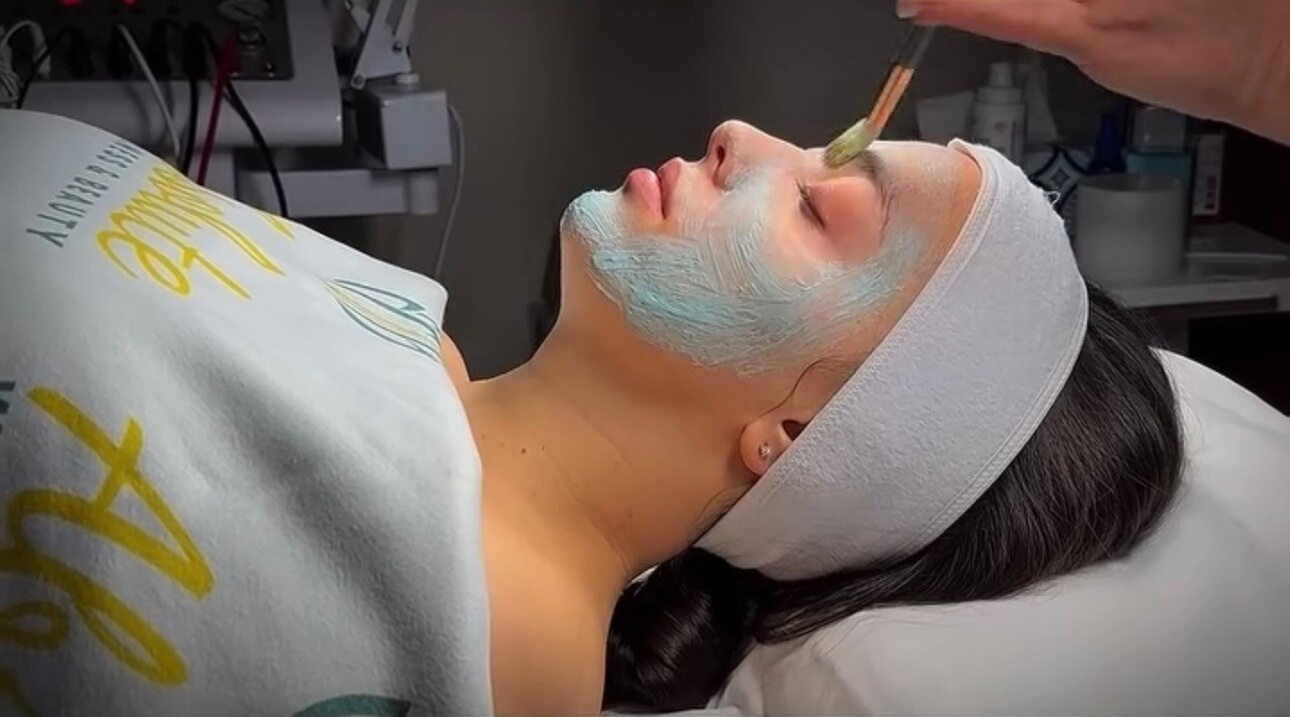 $80 For A Deluxe Facial (Reg. $160)