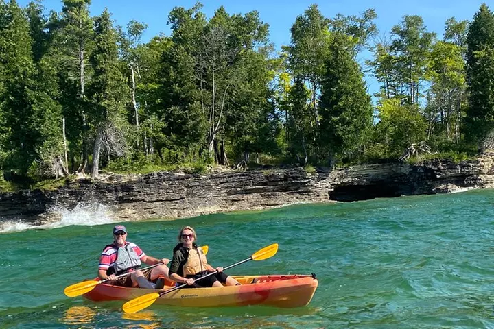 Cave Point Kayak Tour