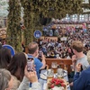 Image 13: Oktoberfest-Erlebnis in München: Spaß, Essen, Bier und Sitzplätze