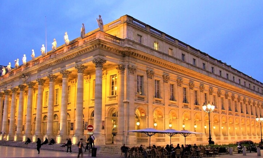 Image 2: Visite privée à pied monumentale du XVIIIe siècle à Bordeaux