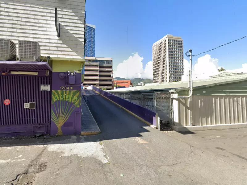 Parking at 1234 Kona St. Lot