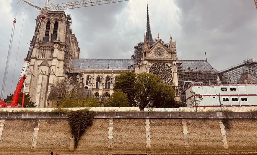 Image 10: Accès Notre-Dame : Explorez l'intérieur avec un Guide agréé.