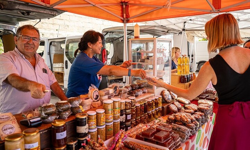 Image 10: Senderismo en Montserrat y Visita al Monasterio en Grupo Reducido