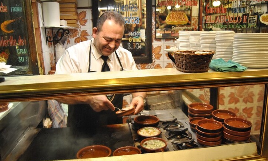 Image 14: Visita guiada a pie exclusiva guiada por la Ciudad Vieja de Madrid