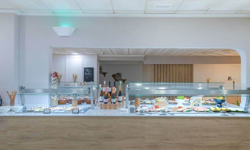 Image 14: ✈ MINORQUE | Fornells - Fergus Club Carema Splash 4* - Appartement