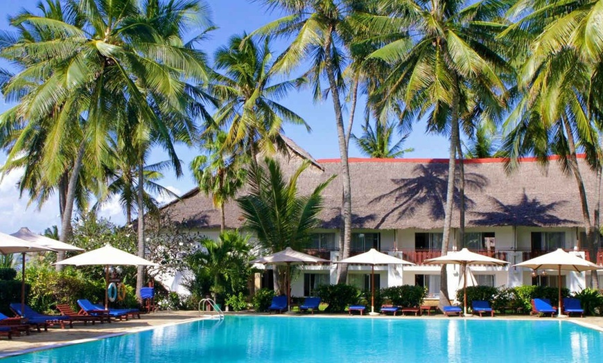 Image 10: ✈ KENYA | Mombasa - Entre safari et détente balnéaire au Kenya 4* -...
