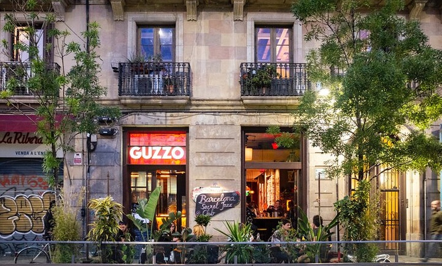 Image 3: Gastronomía local y música en directo en Ciutat Vella Barcelona
