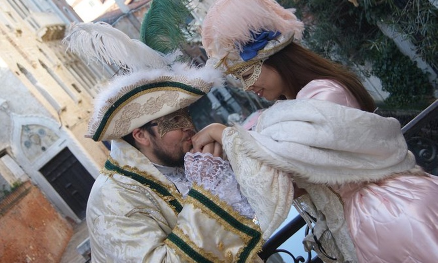 Image 1: Servizio fotografico in costume