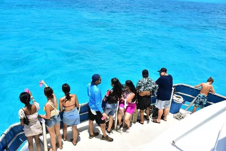 Isla Mujeres Private Catamaran Tour with Transportation