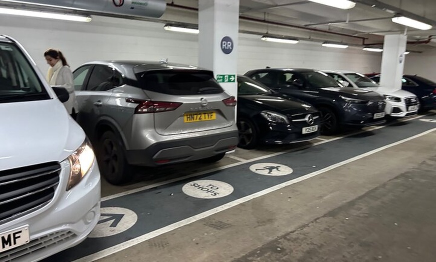 Image 4: Comprehensive Airport Transfer Service to London and Beyond