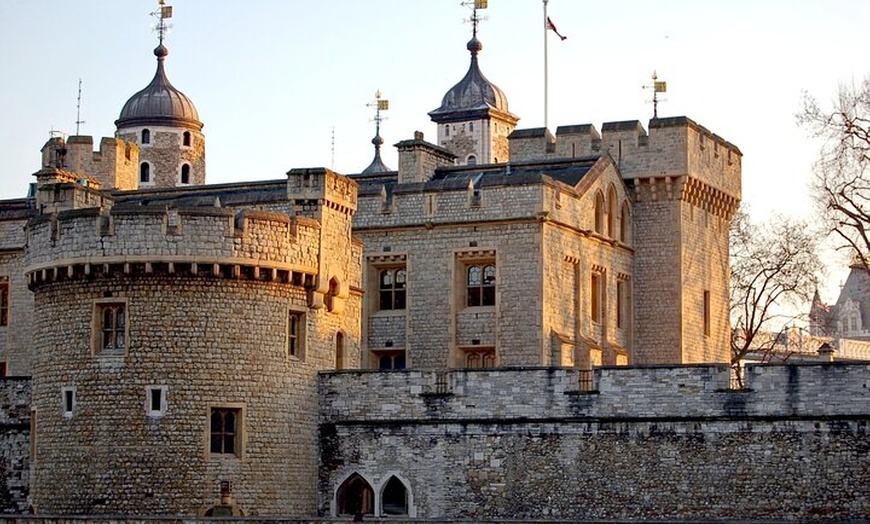 Image 5: Panoramic London Tour with Tower of London and Hever Castle