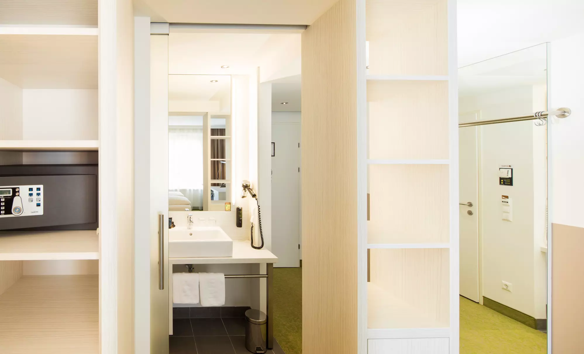 ✈ ÖSTERREICH | Wien - Hotel Zeitgeist Vienna Hauptbahnhof 4*, 2 Näc...