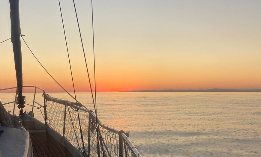 Image 13: Croisière hivernale en voilier chauffé en baie de Cannes