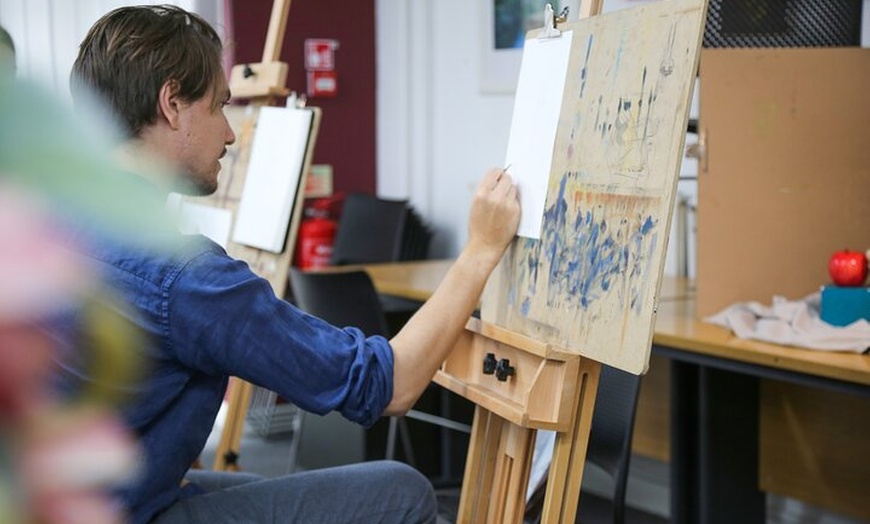 Image 4: Experience Beginner Drawing Class at Art Academy