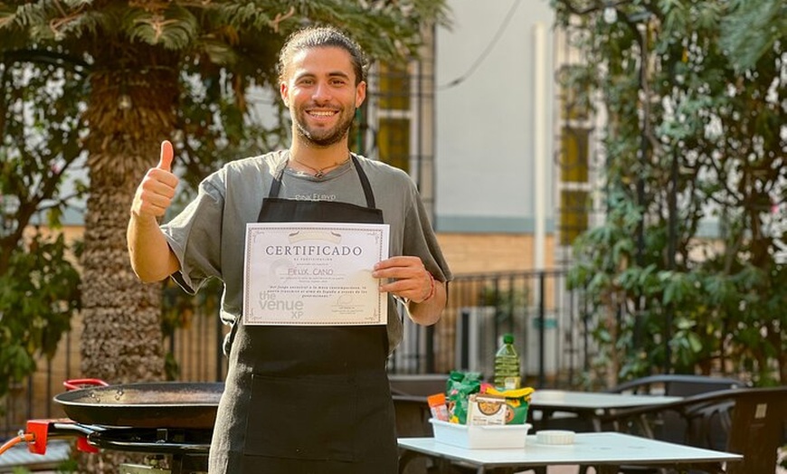 Image 9: Vive la Experiencia Valenciana Cocinando Tu Propia Paella
