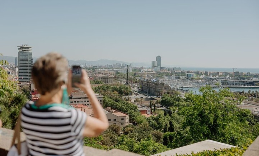 Image 7: Barcelona En un día Sagrada, Park Güell, casco antiguo y teleférico