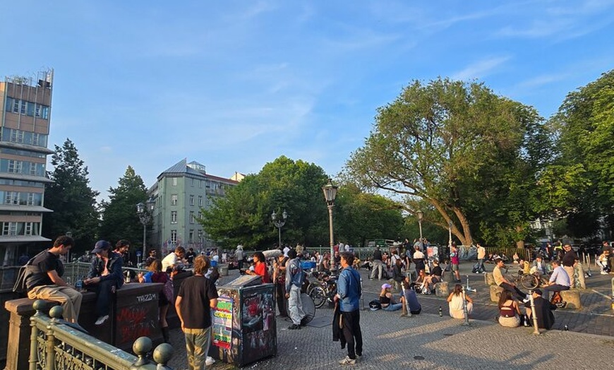 Image 24: Das echte Berlin - Street, Food und History - Tasty Bike Tour