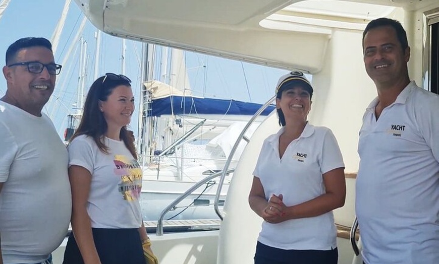 Image 4: Tour privado en barco para parejas con todo incluido y pernoctación