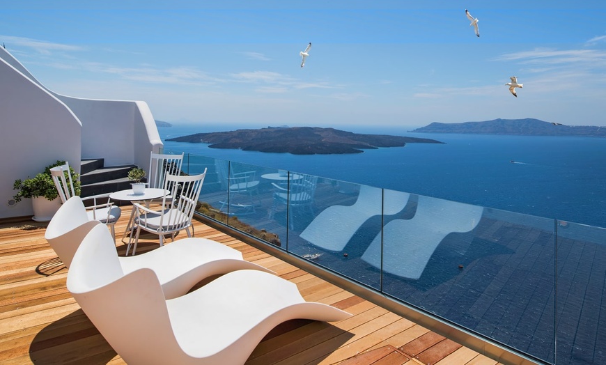 Image 10: ✈ SANTORIN | Fira - Athina Luxury Suites 5* - Vue panoramique