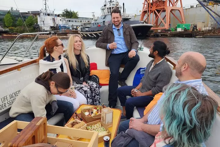 1 Hour Lake Union Cruise - up to 8 people - Second Medium
