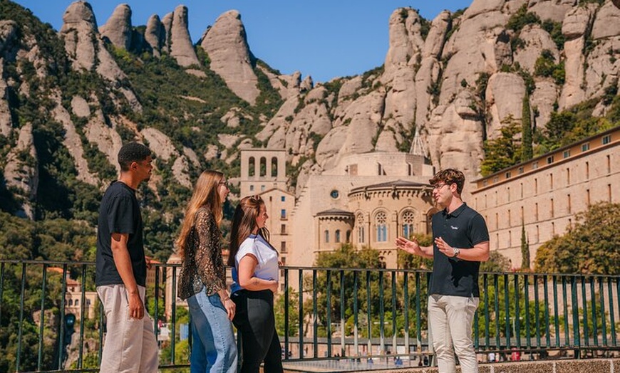 Image 2: Visita guiada al Monasterio de Montserrat y Sagrada Familia