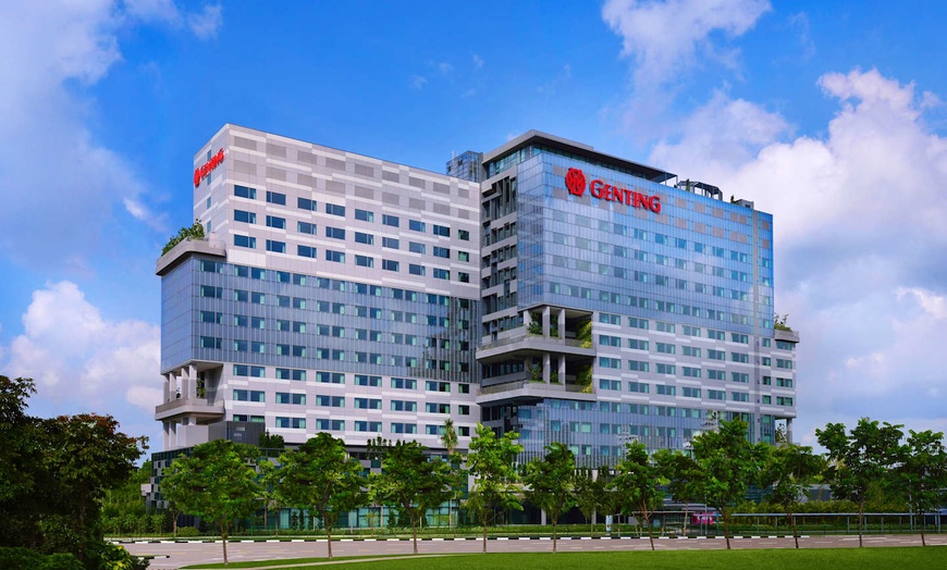 Image 6: ✈ SINGAPORE - Genting Hotel Jurong 4* - Piscina esterna