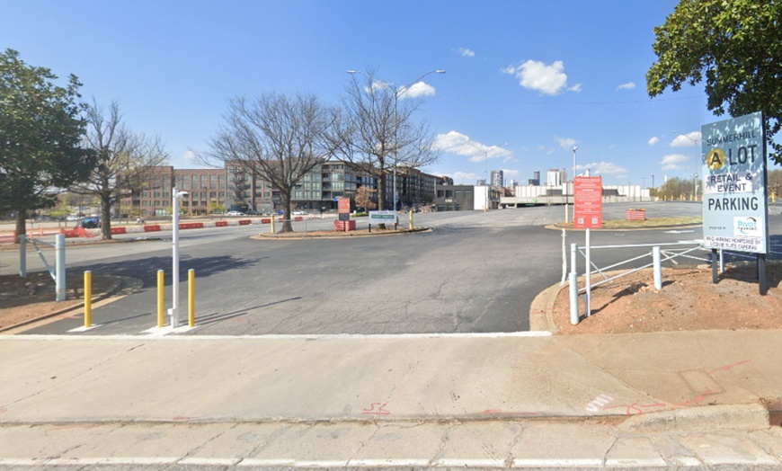 Image 2: Parking at Summerhill Retail Lot