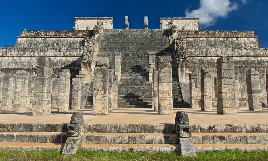 Image 4: Tour to Chichen Itza-Tickets, food and cenote
