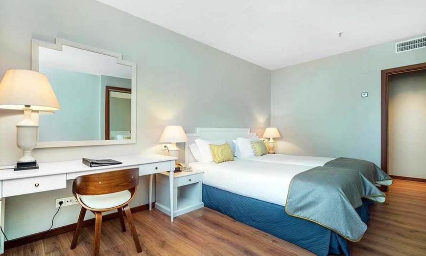 Image 7: ✈ PORTUGAL | Porto - Gaia Residence & Atelier pastel de nata 4*, 2 ...