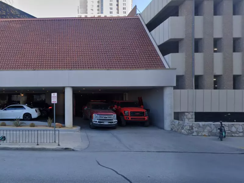 Parking at San Antonio Marriott Riverwalk - Valet Kiosk