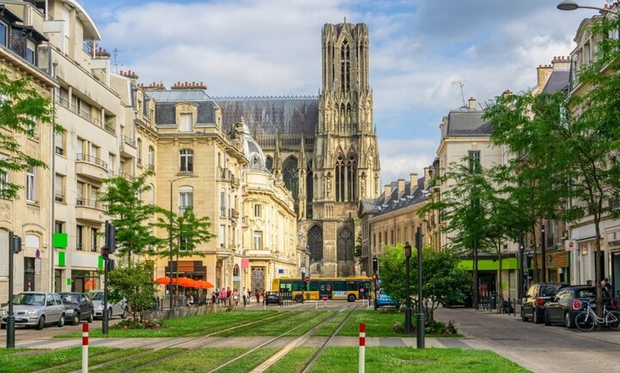 Image 1: Explorez Reims en 60 minutes avec un Local