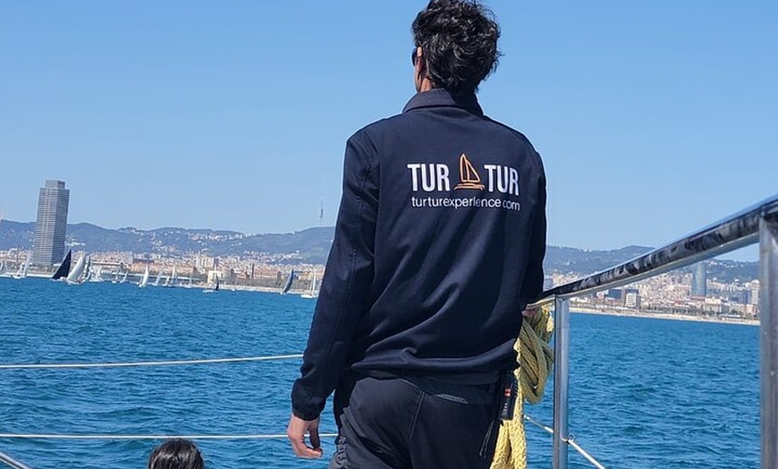 Image 18: Descubre Barcelona desde el mar con bebida de bienvenida!