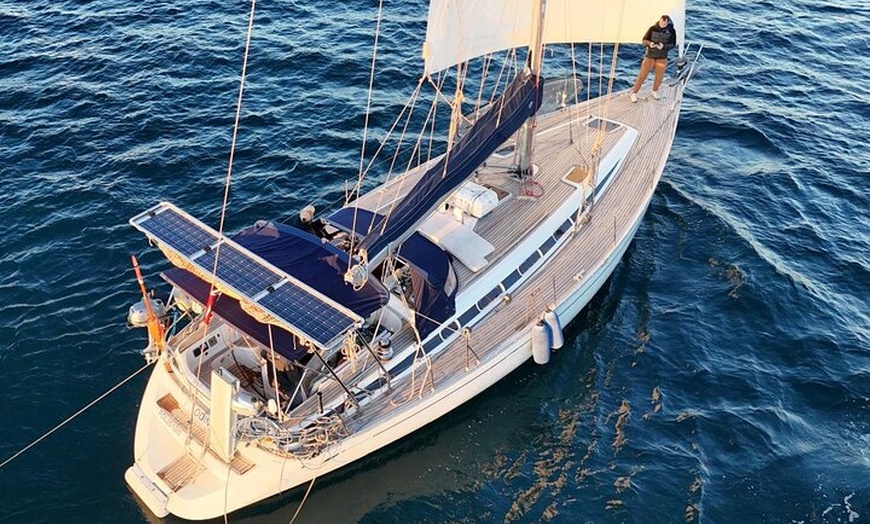 Image 2: Holistic Day Charter Paseo en Velero