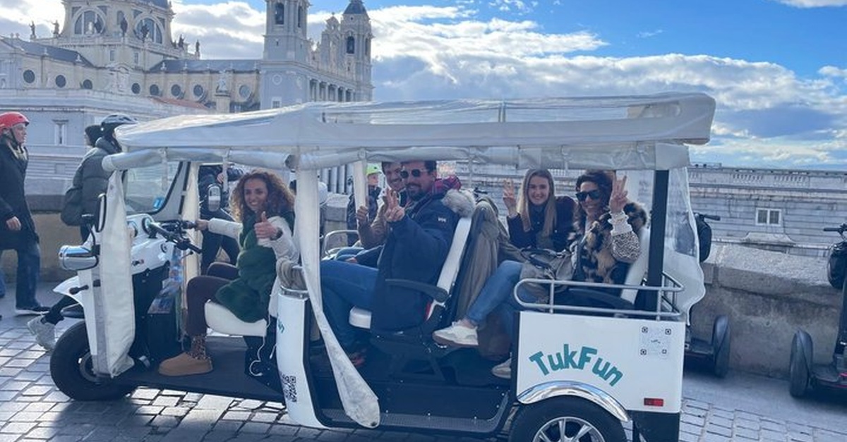 Tour guiado por Madrid en tuk tuk eléctrico